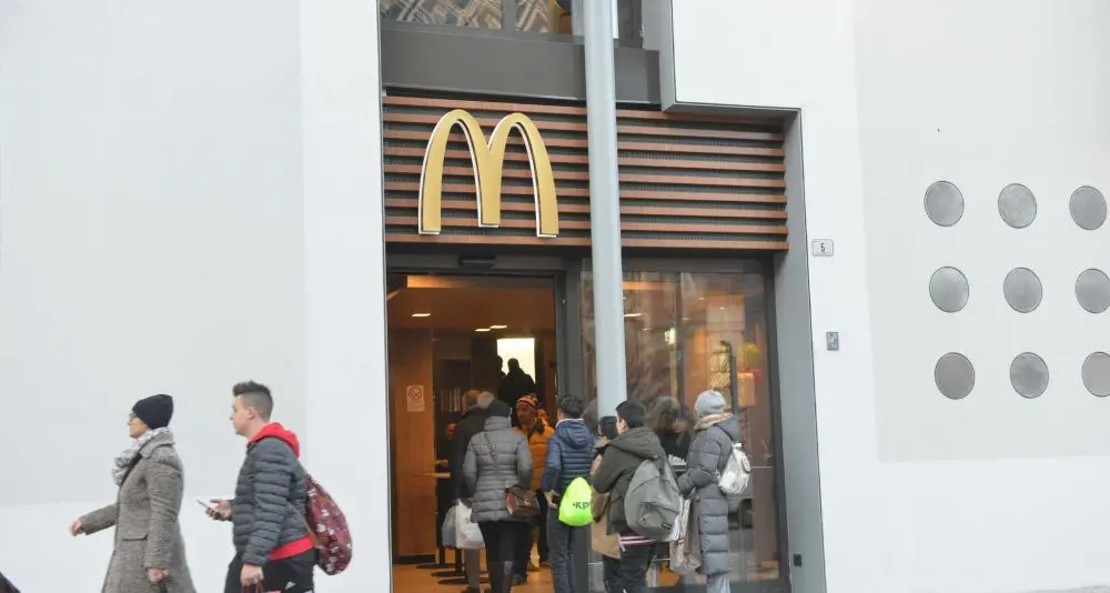 Il Comune fa togliere la \"M\" a McDonald’s