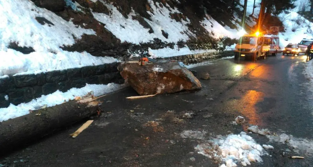 Frana in val Passiria: chiusa la strada per Stulles
