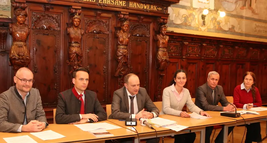 «Doppio passaporto, accelerare»