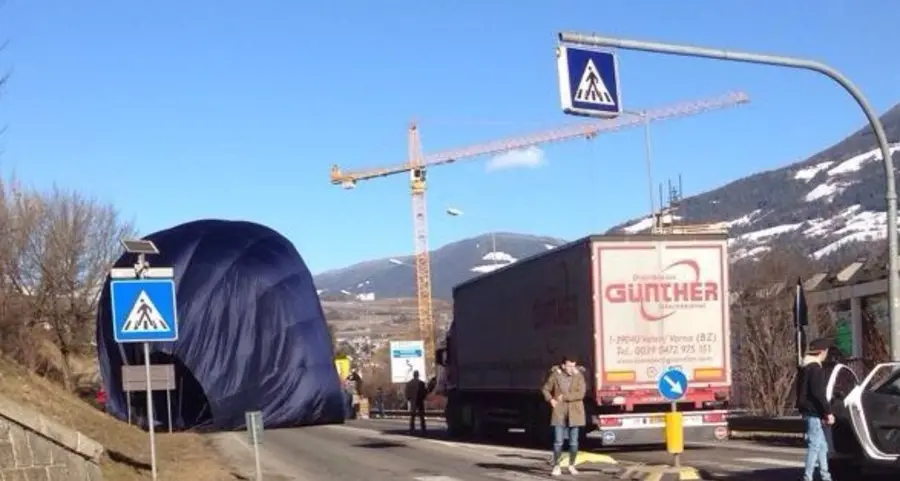 Bressanone, traffico in tilt sulla Statale per una mongolfiera