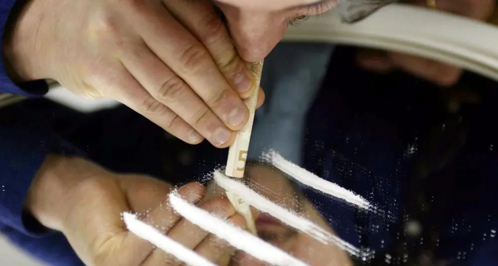 Va dalla madre e muore per overdose