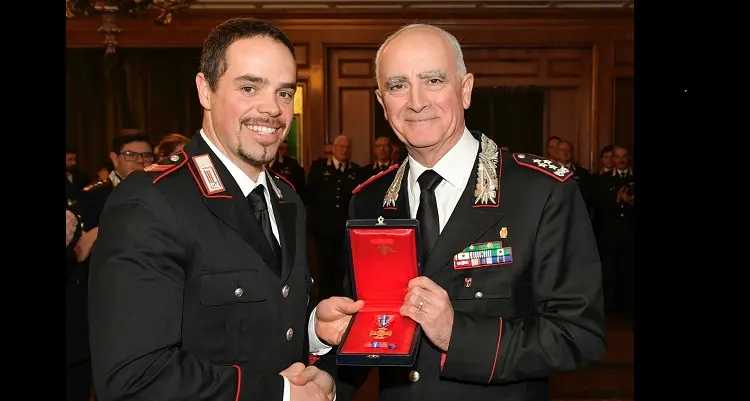 Croce d'Oro e promozione per il carabiniere Peter Fill