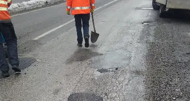 Buche e crepe nelle strade, il Comune corre ai ripari