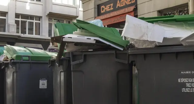 Parigi è sporca, bacchettata la sindaca