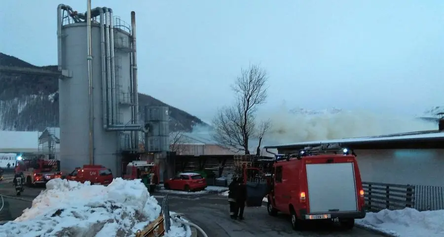 Burgusio, incendio alla falegnameria Telser
