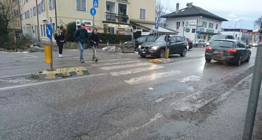 Strisce pedonali da riverniciare
