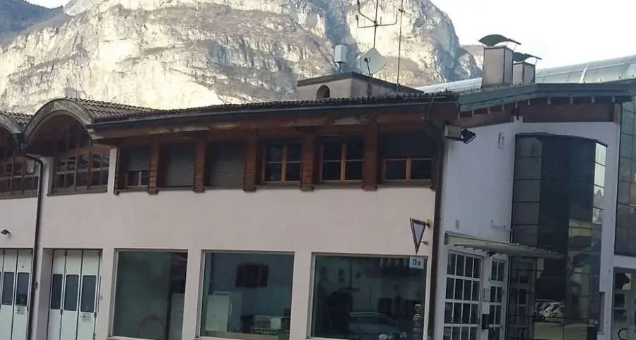 Vigilantes di notte per parchi e stazione