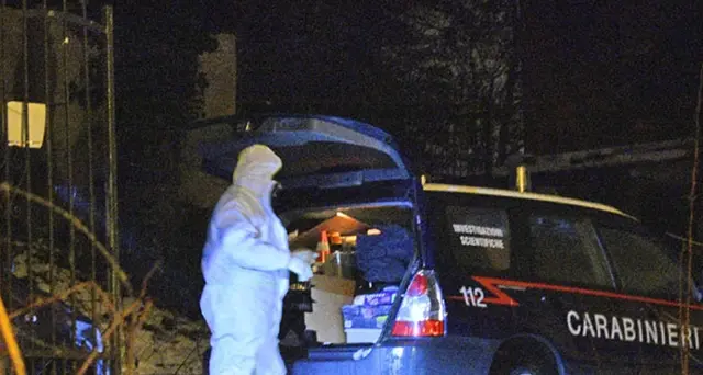 Anziana con polsi legati morta in casa