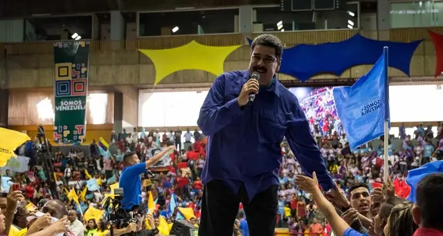 Maduro col maglione da $ 155, polemiche