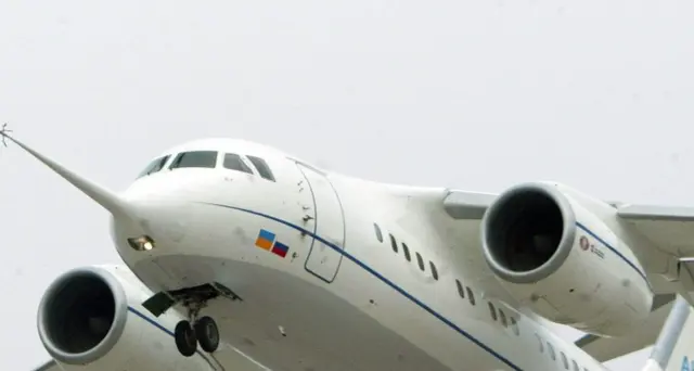 Cade aereo a Mosca, 71 persone a bordo