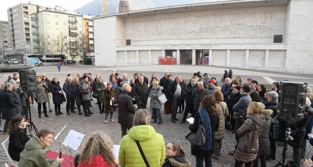 Il bus per l’altra Bolzano fa il pieno di emozioni