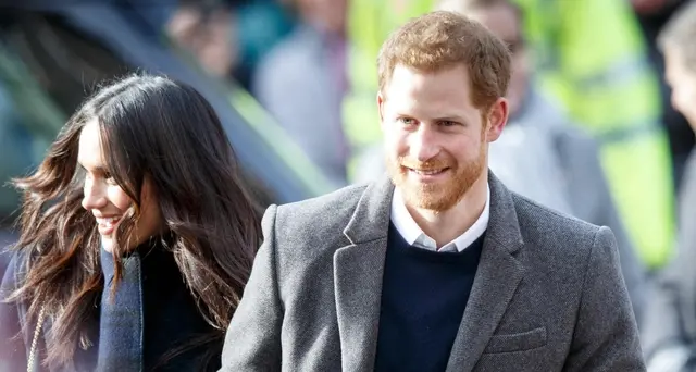 Harry e Meghan a Edimburgo, bagno folla