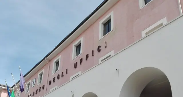 In fiamme auto sindaco, \"non vincerete\"