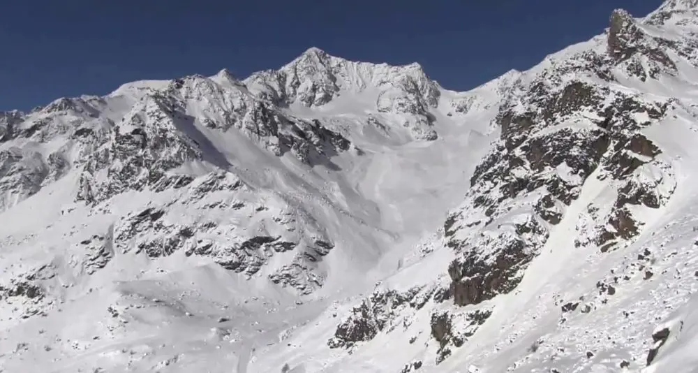 Valanga in Val di Peio, grave snowboarder