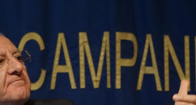 De Luca, camorristi usati per ricattarci