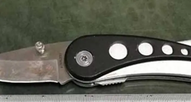 17enne accoltellato al volto a scuola