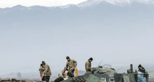 I pro-Assad ad Afrin, Turchia bombarda