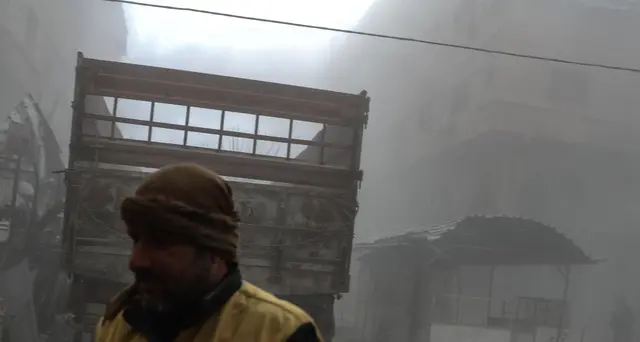 Siria, nuovi raid nell'area est di Damasco