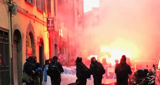 Pisa, tensione proteste contro Salvini