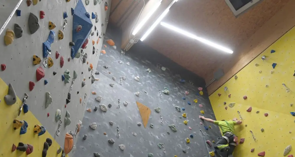 Bolzano, precipita e muore in palestra di roccia