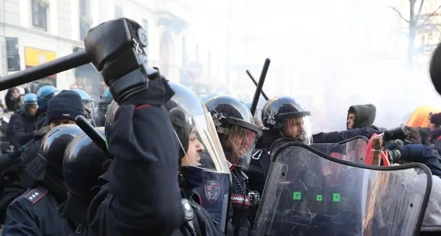 Tensioni a manifestazione antifascista