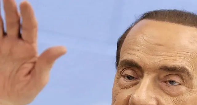 Berlusconi attacca: \"Chiudere i centri sociali\"
