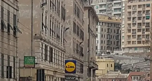 Rientrato allarme per uomo armato Genova