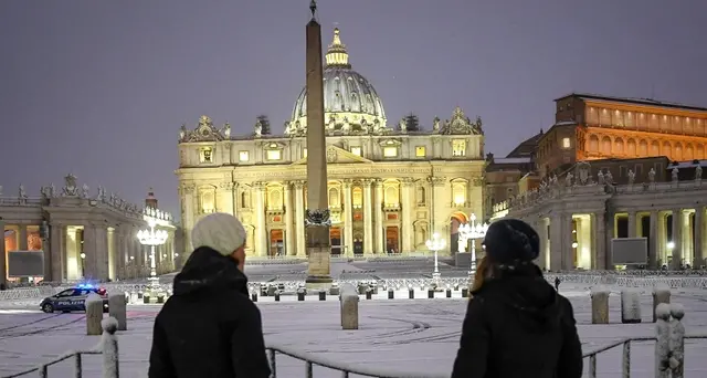 Gelo sull'Italia, nevica a Roma