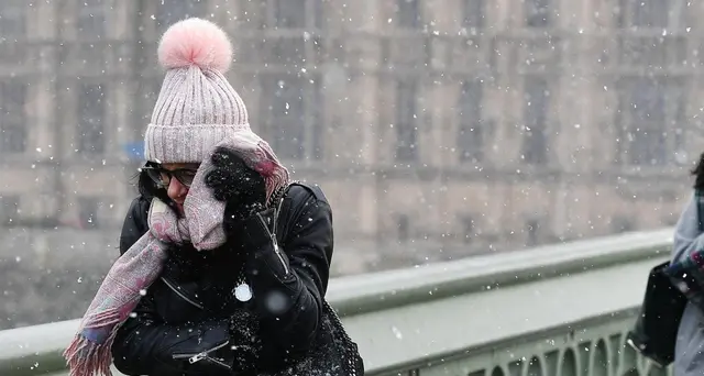 Neve e gelo, continua caos trasporti Gb