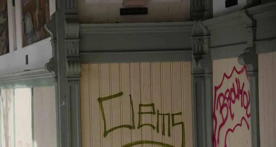 Nuovi raid con lo spray, Wandelhalle imbrattata