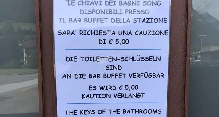 Colle Isarco, ai bagni della stazione solo con 5 euro di cauzione