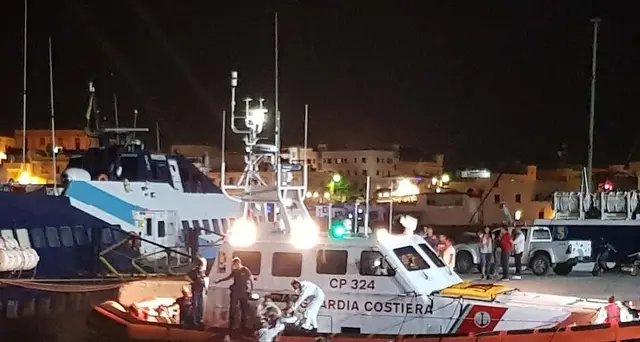 Barchino con 15 migranti a Lampedusa