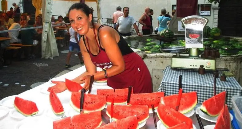 Aperitivi, musica e... l’anguriata