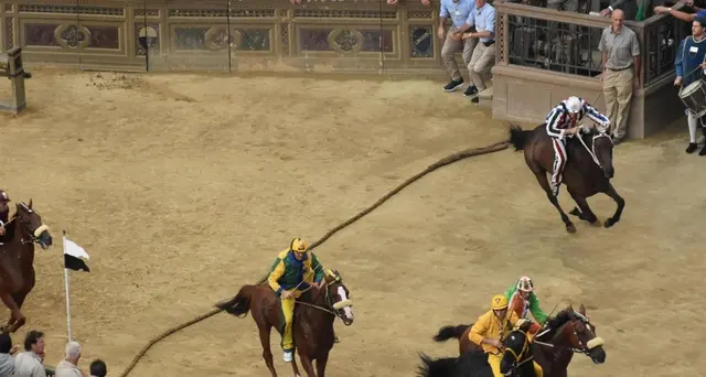 Palio Siena:Nicchio vince prova generale