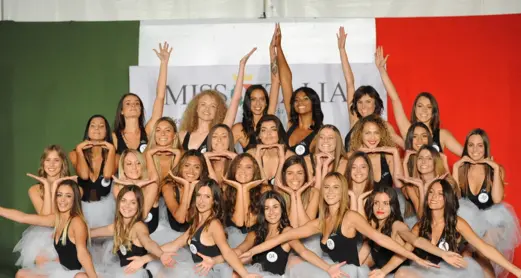 In sfilata a Gais per il titolo di Miss Alto Adige Südtirol