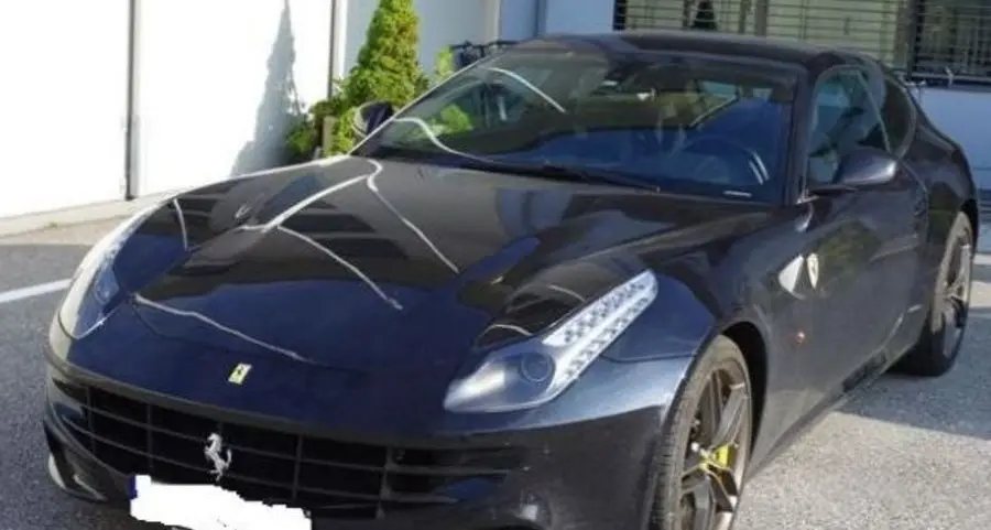 Targa e telaio irregolari, sequestrata una Ferrari