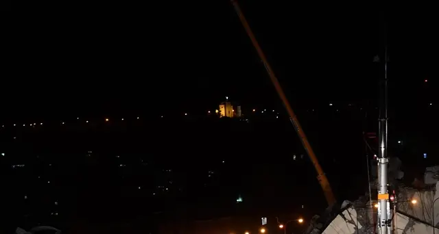 Ponte crollato, 2/a notte di ricerche