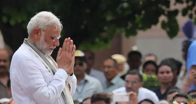Folla a funerale statista India Vajpayee