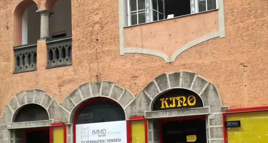In via Matteotti è vuota una vetrina su quattro