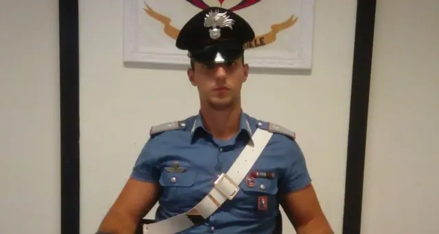 Uccide patrigno con 8 colpi di pistola