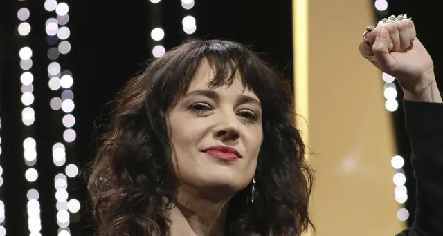 \"Argento risarcì un uomo che la denunciò per averlo aggredito sessualmente quando lui aveva 17 anni\"