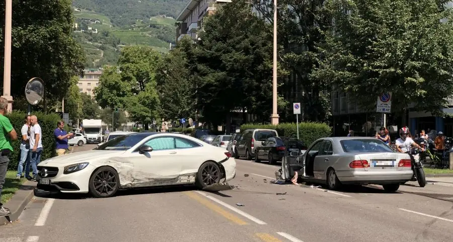 Schianto in città, traffico bloccato in Corso Italia
