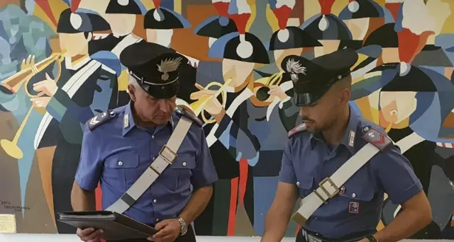 Sparano piombini da auto, ferito indiano
