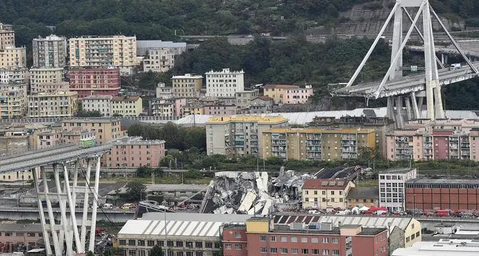 Crollo di Genova, la ditta Weico chiarisce: «Il carroponte non ancora installato»