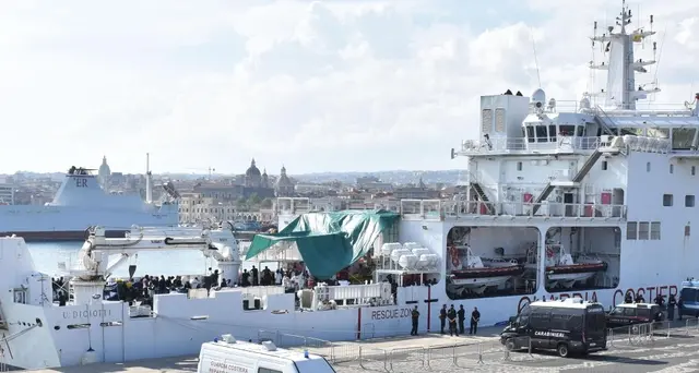 Msf: consentire sbarco Diciotti per cure