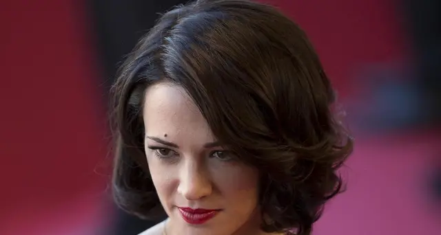L'sms di Asia Argento: \"Quel ragazzino arrapato mi è saltato addosso\"