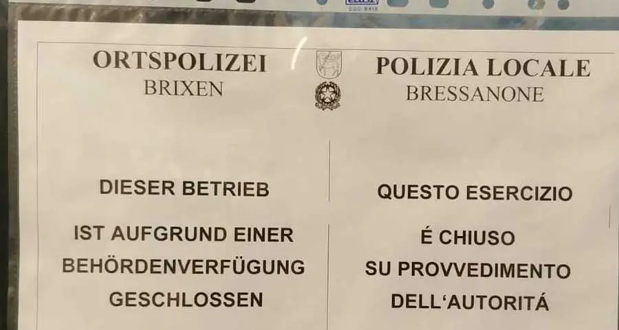 «Mancanza di requisiti», il parrucchiere chiude