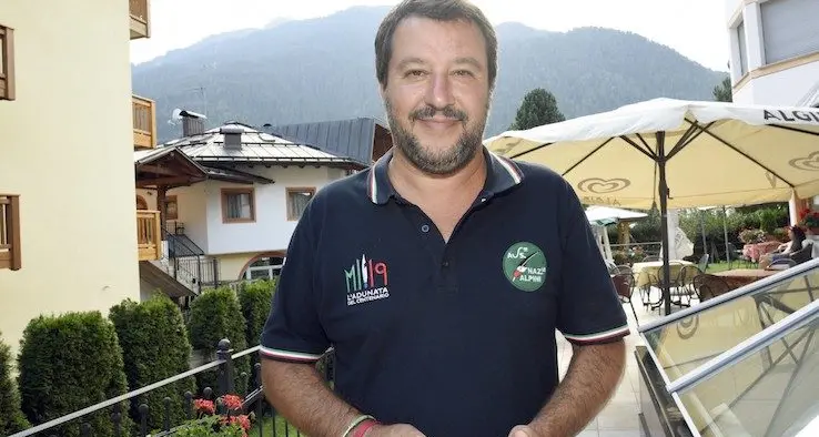 Alpini contro Salvini, non usi la nostra maglietta