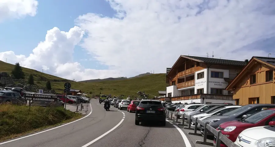 A Passo Sella, la limitazione c’è però non si “vede”