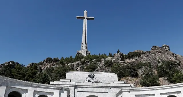 Governo Spagna fa rimuovere resti Franco